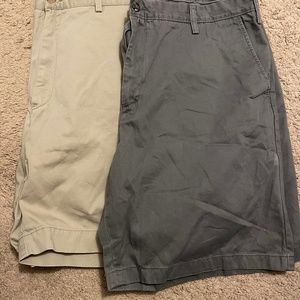 2 pair of mens Ralph Lauren and Nautica shorts